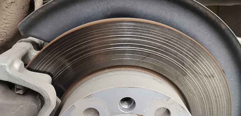 磨損較為嚴重的剎車盤 磨損較為嚴重的剎車盤