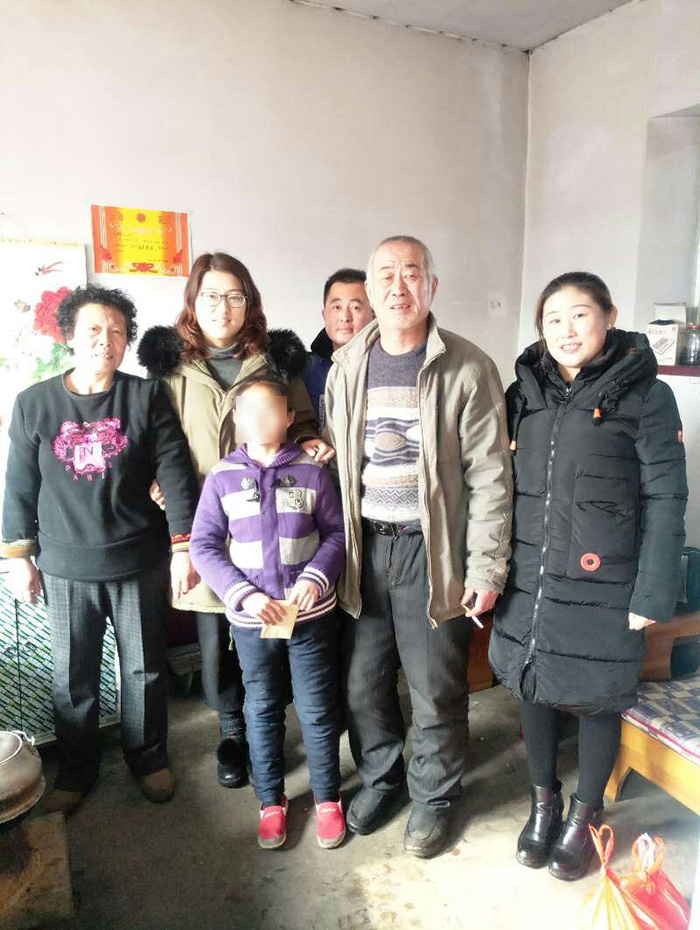 妤心已經(jīng)上學(xué)，且恢復(fù)狀況良好。